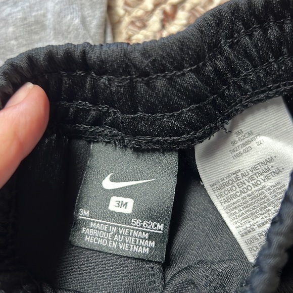 Nike - Picture 4 of 7